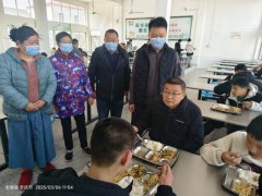 正在会议室召开了督委员会会议